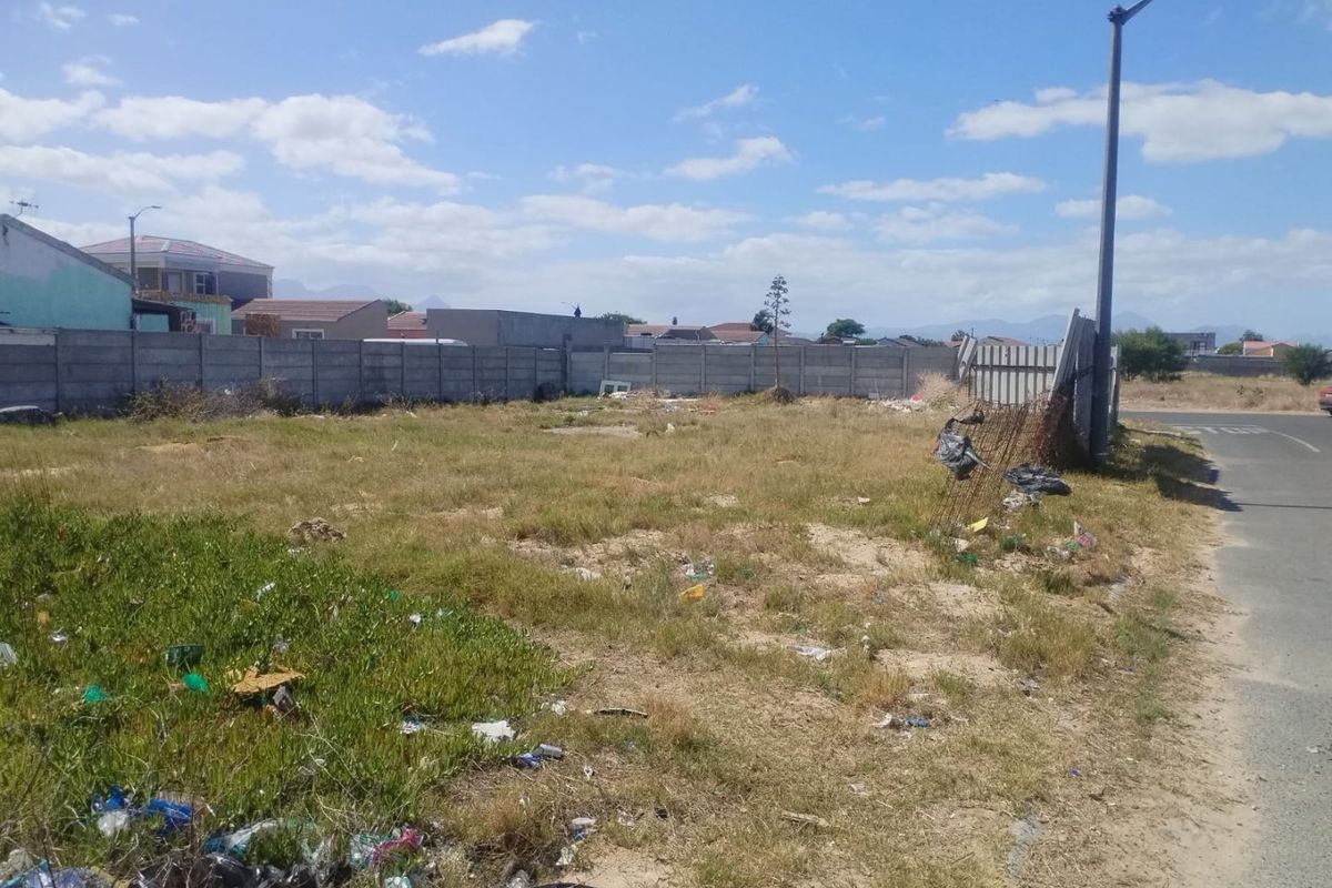 Massive corner plot for sale - Photo 2