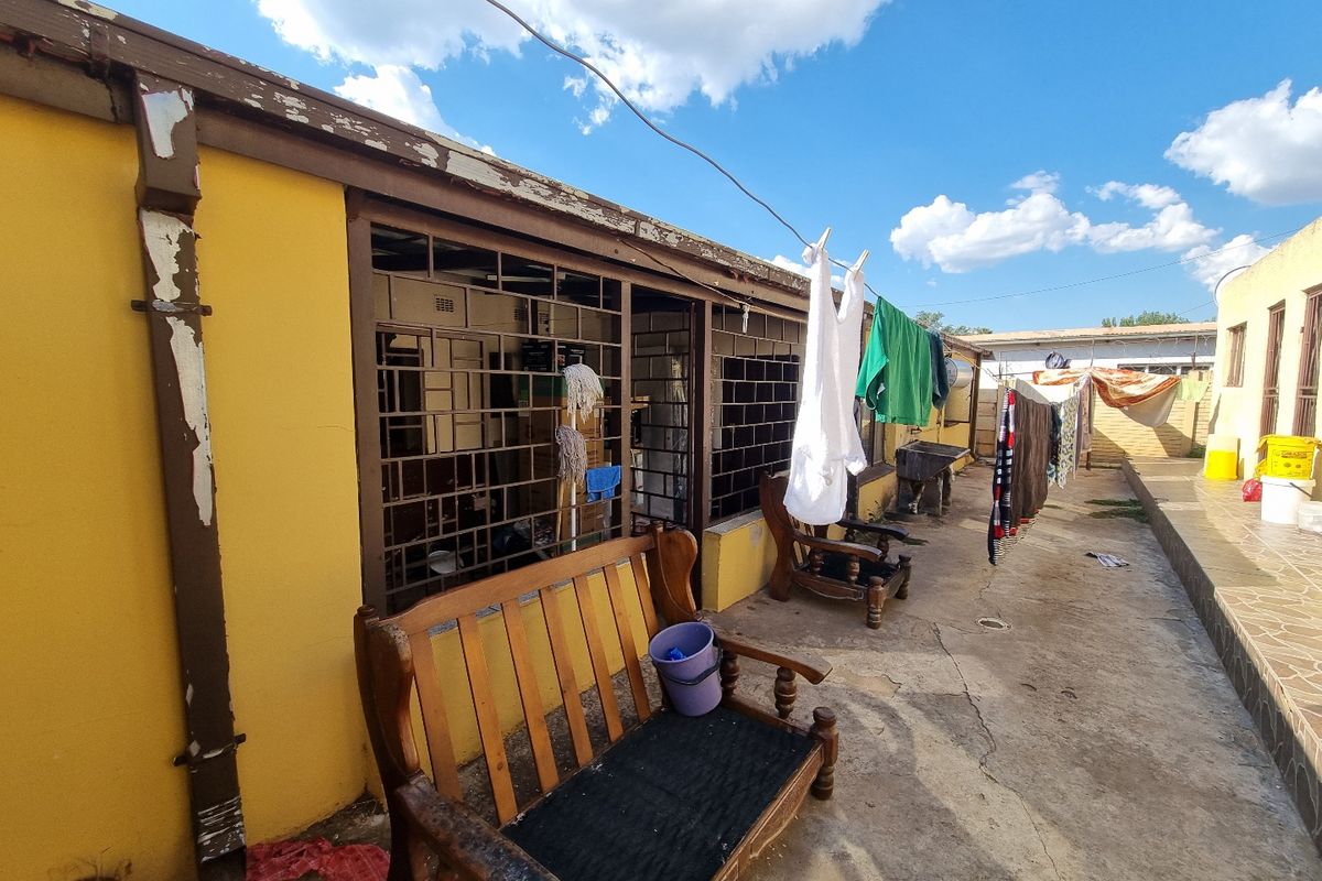 Investment Property: 11 Fully Occupied Rental Rooms Generating ±R12,000 rental Income - Photo 2