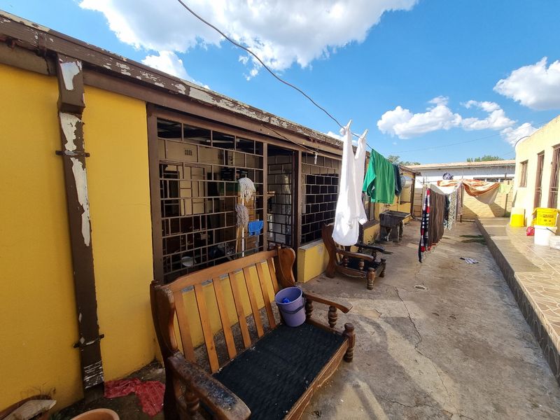 Investment Property: 11 Fully Occupied Rental Rooms Generating ±R12,000 rental Income - Photo 2