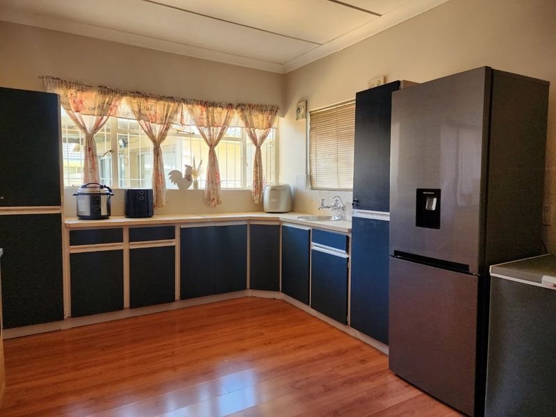 3 BEDROOM HOUSE WITH FLATLET IN STILFONTEIN - Photo 6