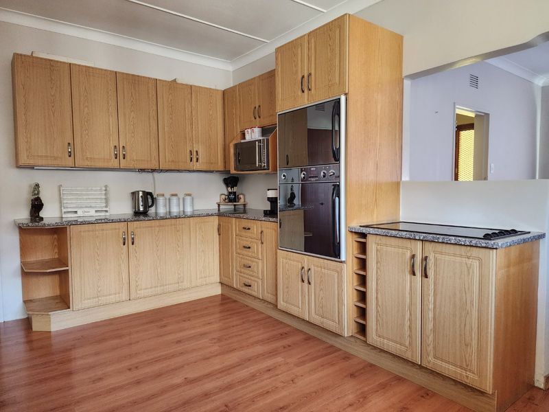 3 BEDROOM HOUSE WITH FLATLET IN STILFONTEIN - Photo 8