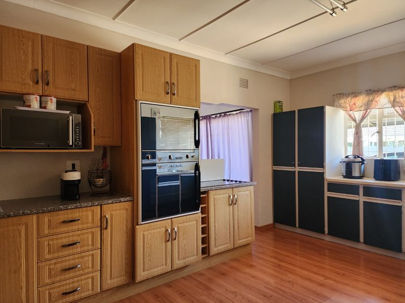 3 BEDROOM HOUSE WITH FLATLET IN STILFONTEIN - Photo 7