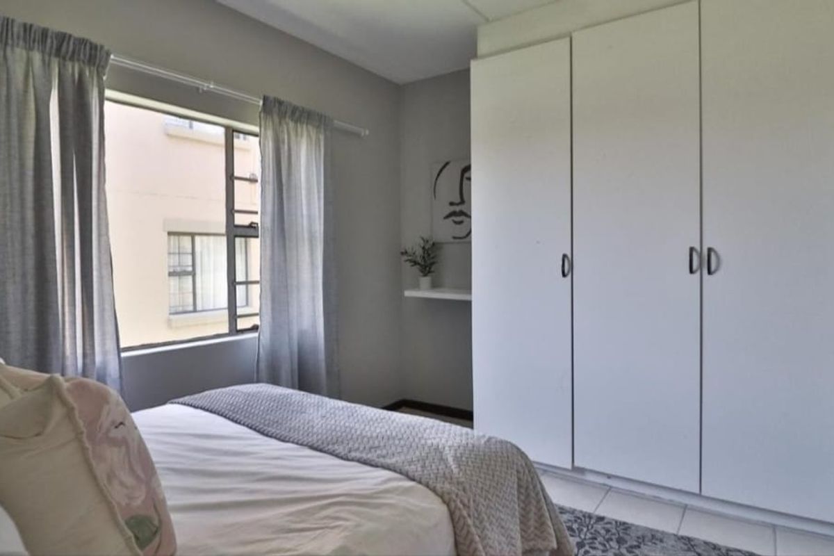 All costs included Affordable 2-Bedroom Apartment in Secure Sparrow Hawk Estate – Germiston - Photo 2