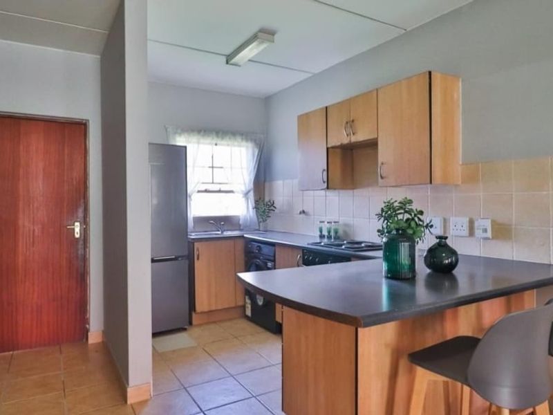 All costs included Affordable 2-Bedroom Apartment in Secure Sparrow Hawk Estate – Germiston - Photo 6