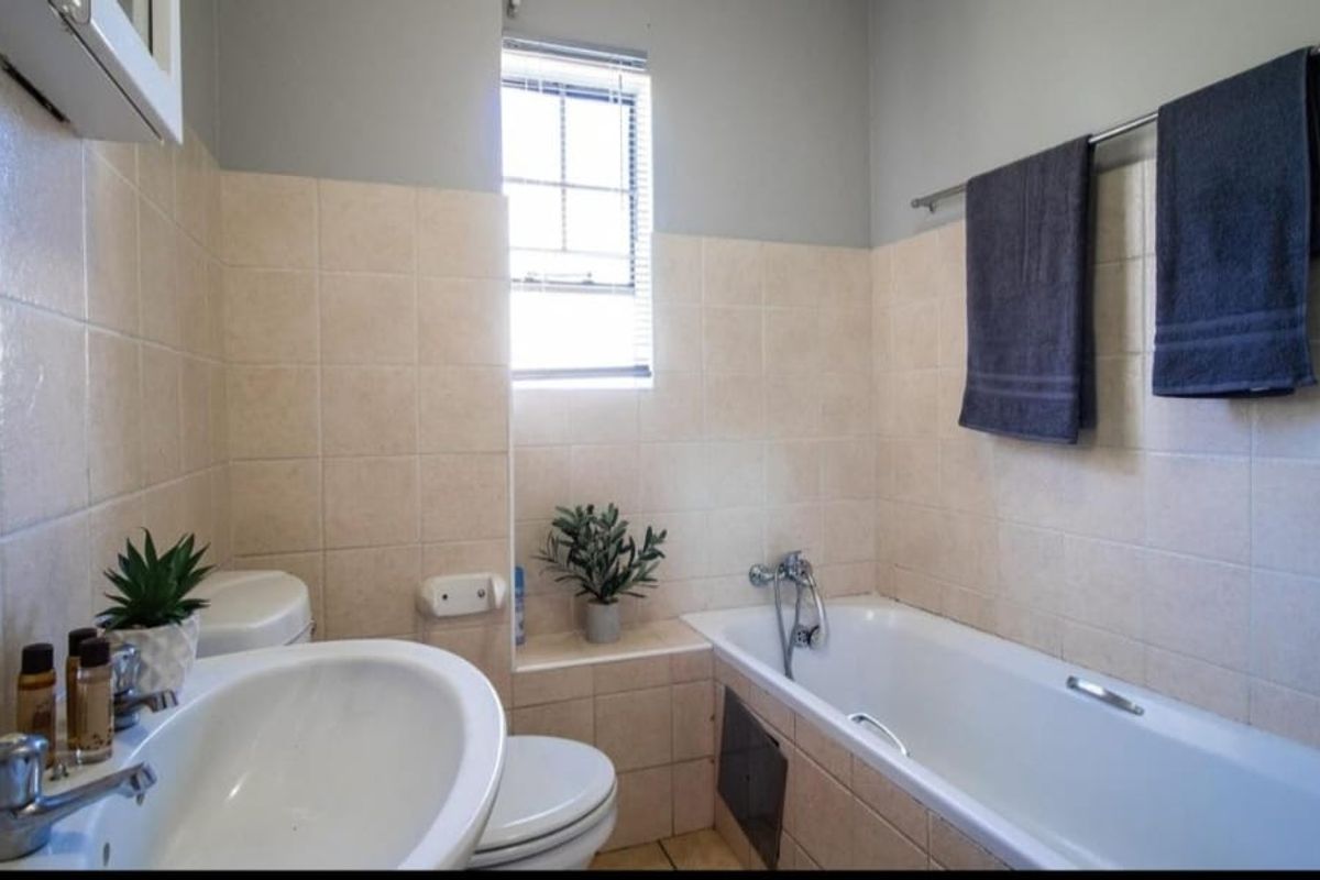 All costs included Affordable 2-Bedroom Apartment in Secure Sparrow Hawk Estate – Germiston - Photo 4