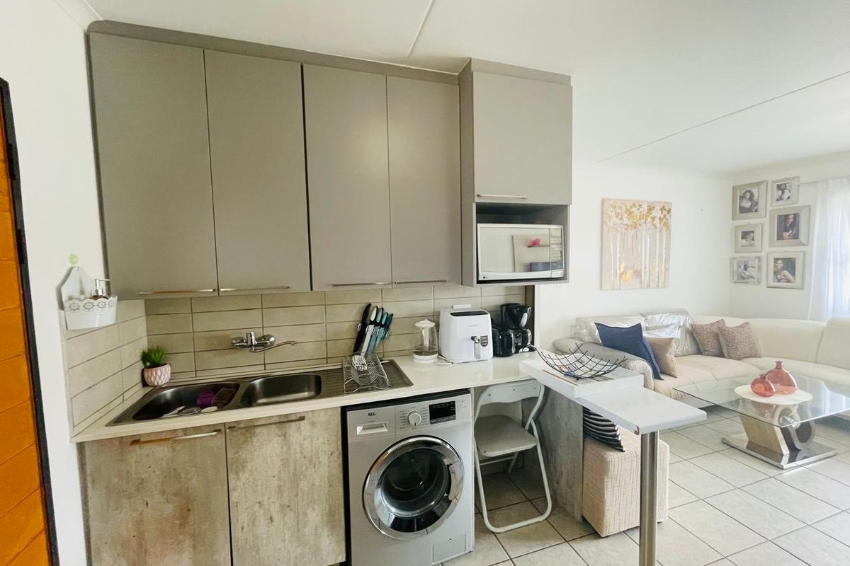 Modern 2-Bedroom First Floor Apartment | Crescent Glades Estate - Photo 3