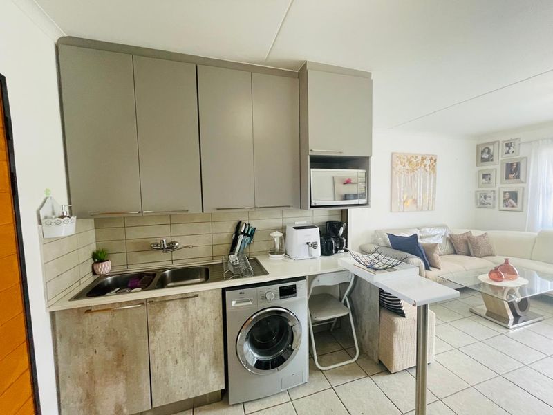 Modern 2-Bedroom First Floor Apartment | Crescent Glades Estate - Photo 3