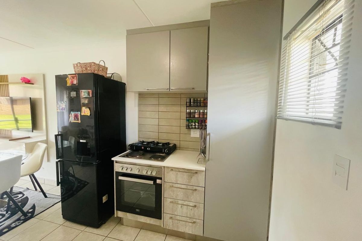 Modern 2-Bedroom First Floor Apartment | Crescent Glades Estate - Photo 4