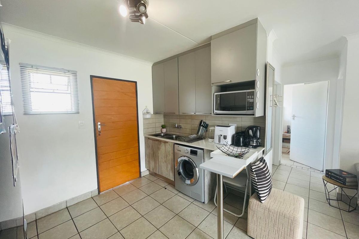 Modern 2-Bedroom First Floor Apartment | Crescent Glades Estate - Photo 2