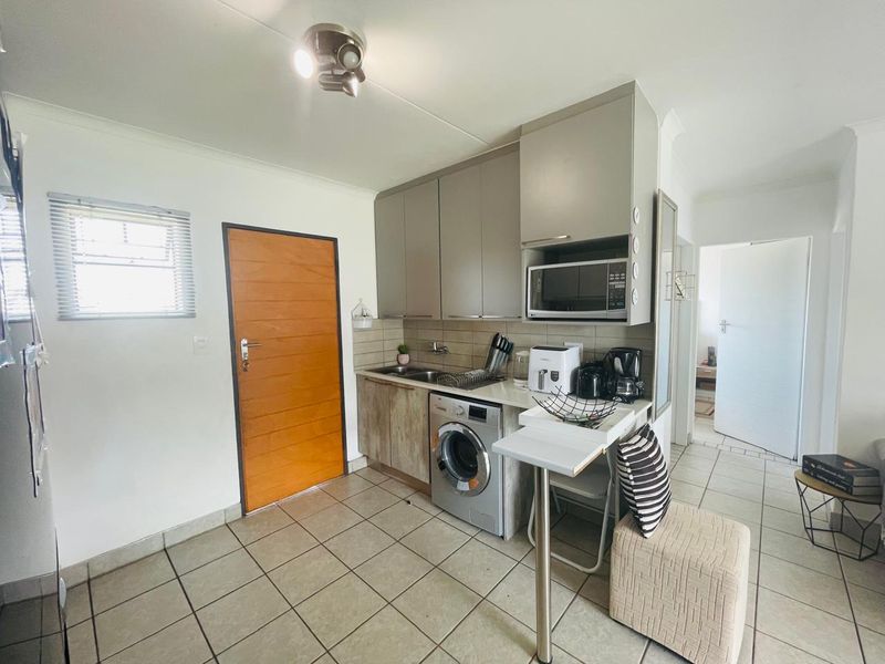 Modern 2-Bedroom First Floor Apartment | Crescent Glades Estate - Photo 2