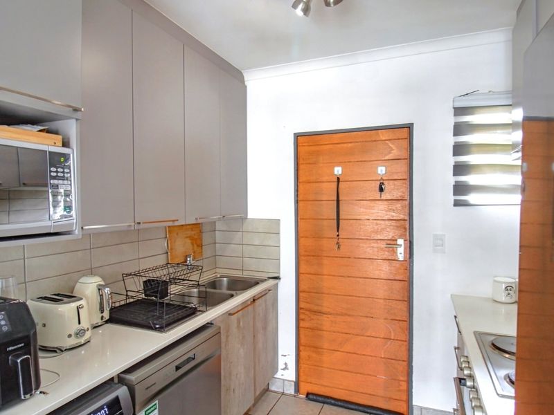 Contemporary 4-Bedroom Ground Floor Living in Prelude, Crescent Glades - Photo 3