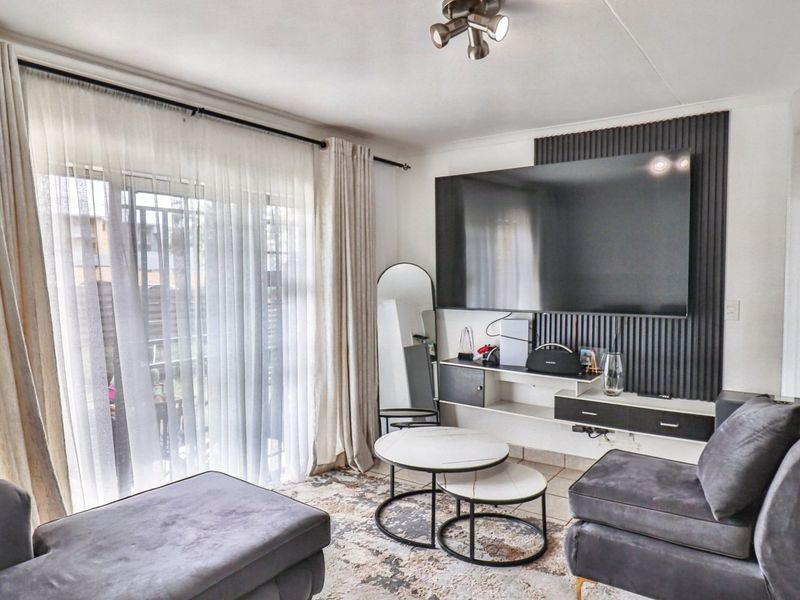 Contemporary 4-Bedroom Ground Floor Living in Prelude, Crescent Glades - Photo 9