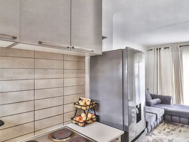 Contemporary 4-Bedroom Ground Floor Living in Prelude, Crescent Glades - Photo 6