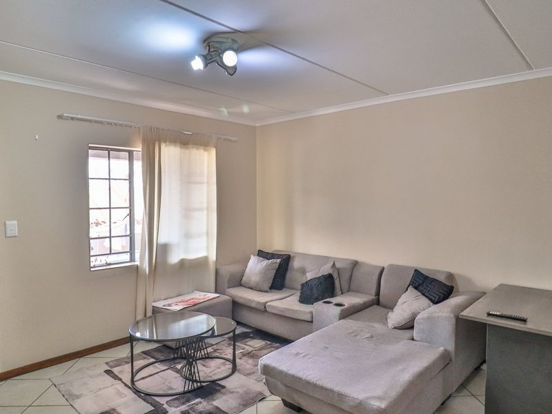 Modern 2-Bedroom Apartment in Crescent Glades Estate - Photo 7