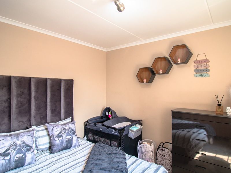 Modern 2-Bedroom Apartment in Crescent Glades Estate - Photo 10