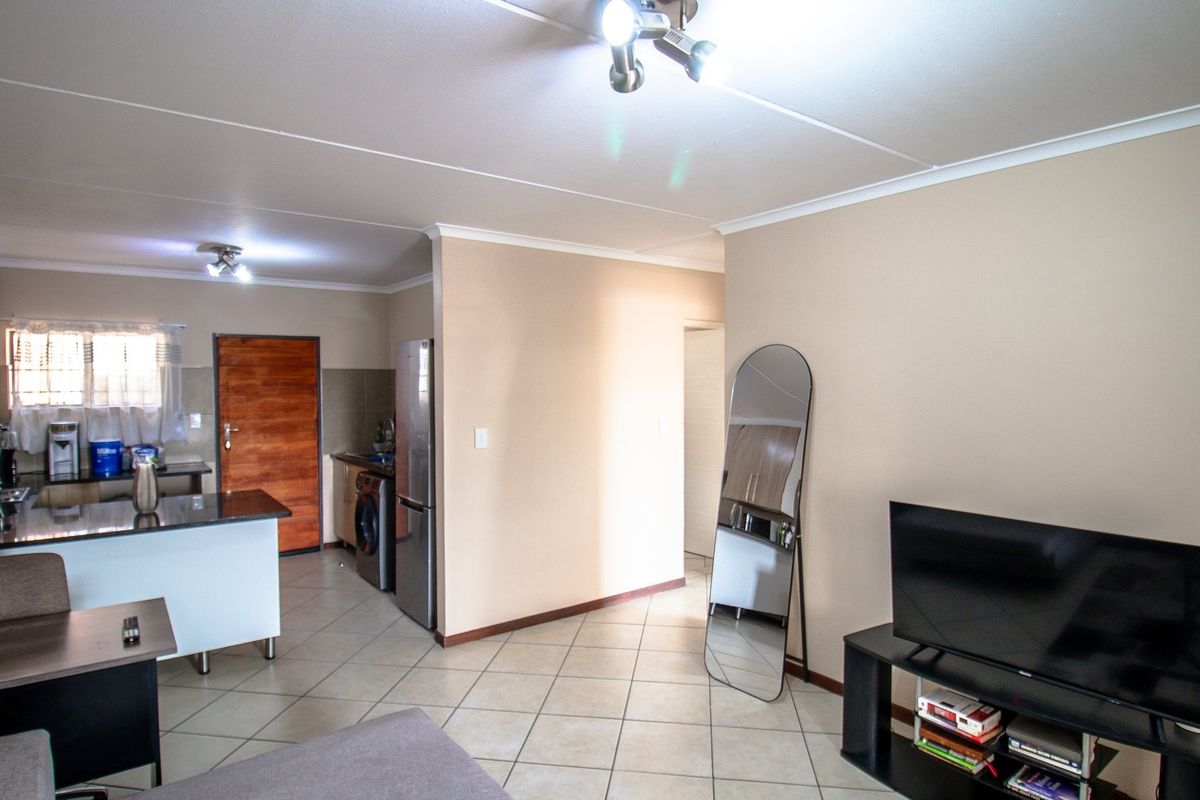 Modern 2-Bedroom Apartment in Crescent Glades Estate - Photo 5