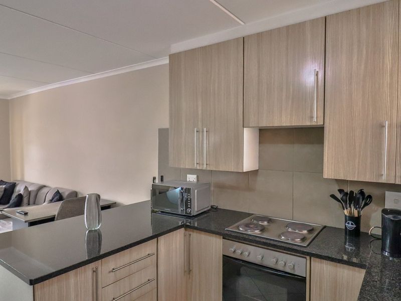 Modern 2-Bedroom Apartment in Crescent Glades Estate - Photo 4