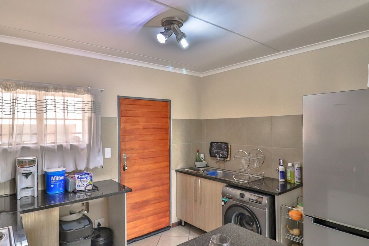 Modern 2-Bedroom Apartment in Crescent Glades Estate - Photo 2