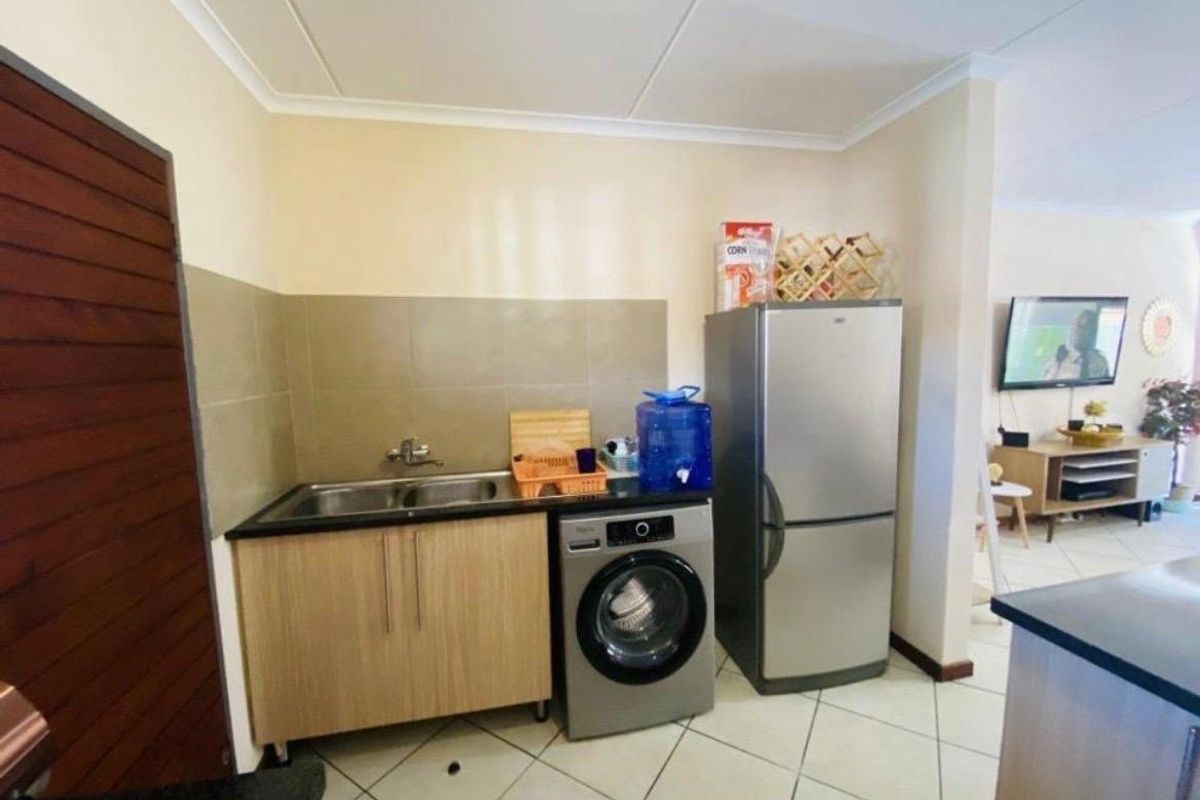 Modern 2-Bedroom First Floor Apartment for Sale Midrand - Photo 4