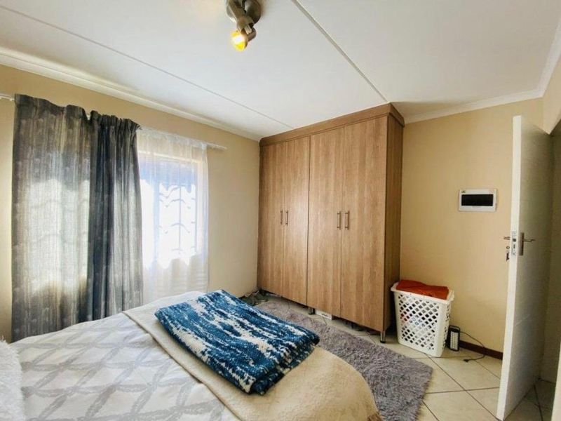 Modern 2-Bedroom First Floor Apartment for Sale Midrand - Photo 10