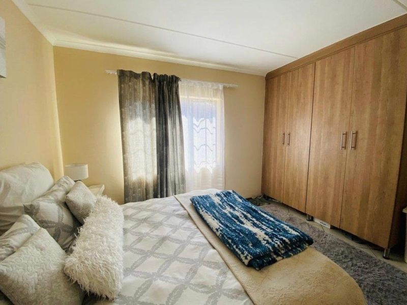 Modern 2-Bedroom First Floor Apartment for Sale Midrand - Photo 9