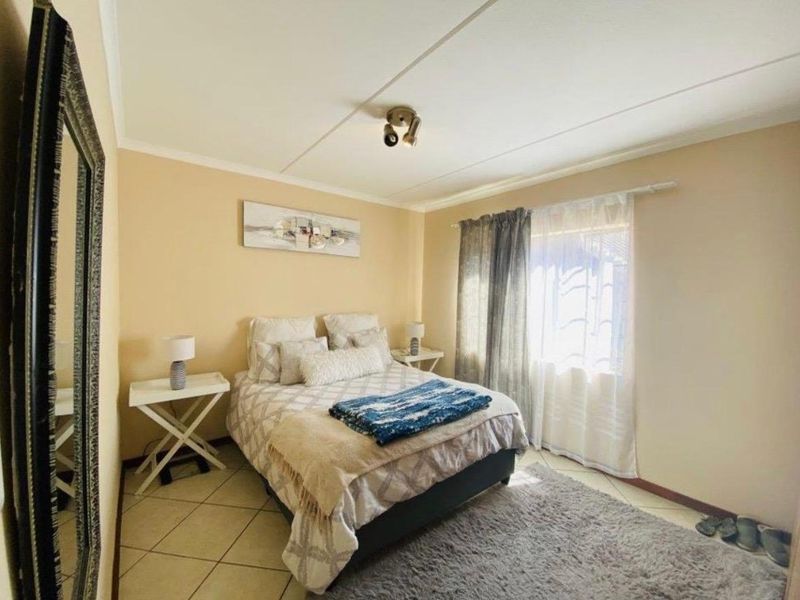 Modern 2-Bedroom First Floor Apartment for Sale Midrand - Photo 8