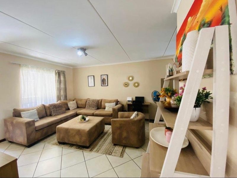 Modern 2-Bedroom First Floor Apartment for Sale Midrand - Photo 6