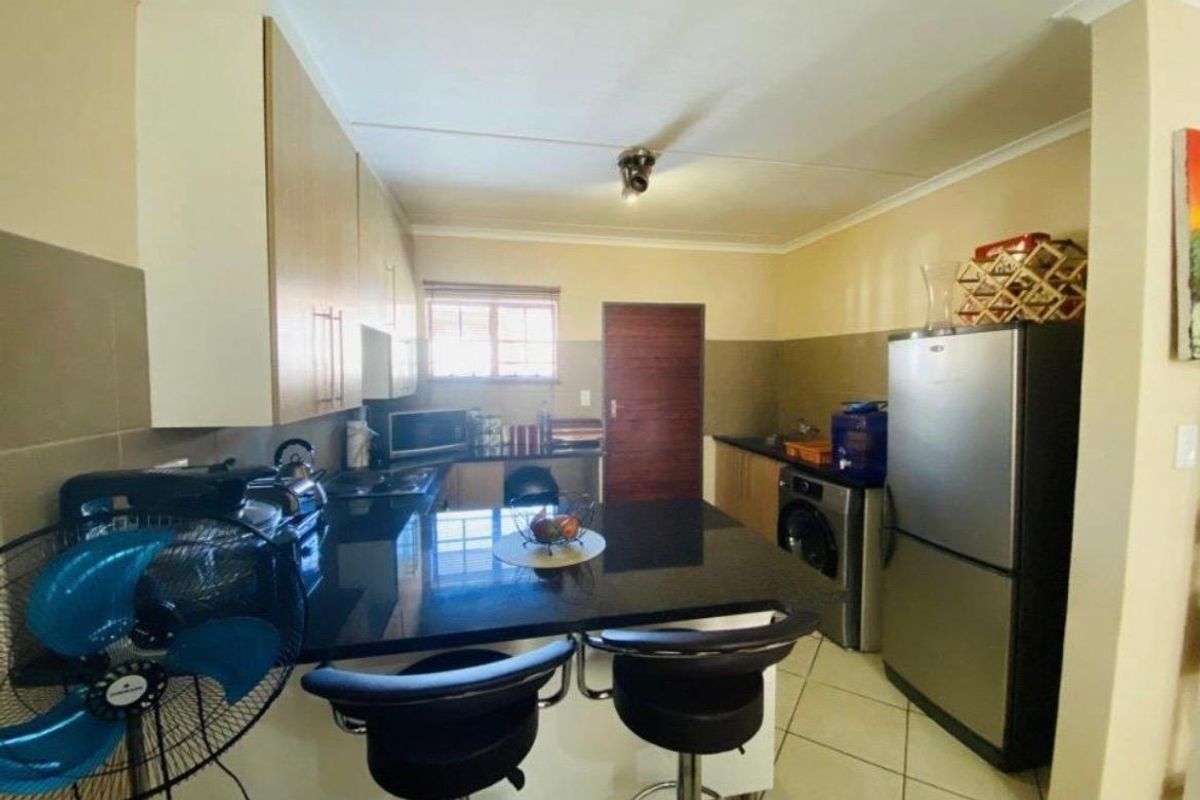 Modern 2-Bedroom First Floor Apartment for Sale Midrand - Photo 5
