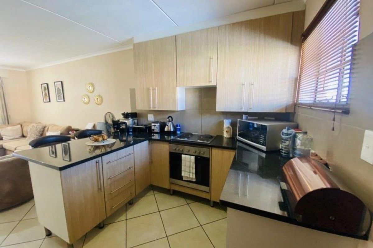 Modern 2-Bedroom First Floor Apartment for Sale Midrand - Photo 2