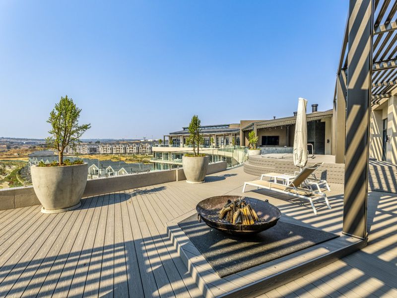 Exclusive Signature 6-Bedroom Penthouse with Lagoon Views - Photo 2