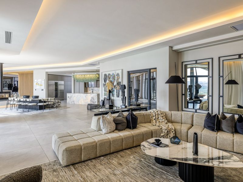 Exclusive Signature 6-Bedroom Penthouse with Lagoon Views - Photo 4