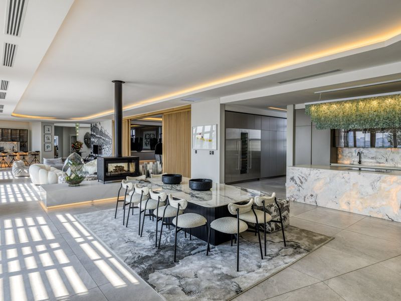 Exclusive Signature 6-Bedroom Penthouse with Lagoon Views - Photo 5