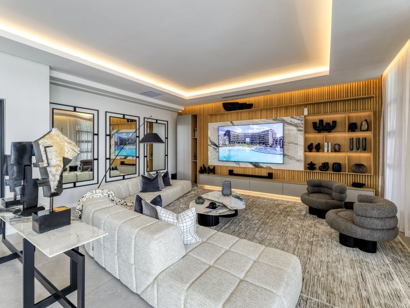 Exclusive Signature 6-Bedroom Penthouse with Lagoon Views - Photo 3