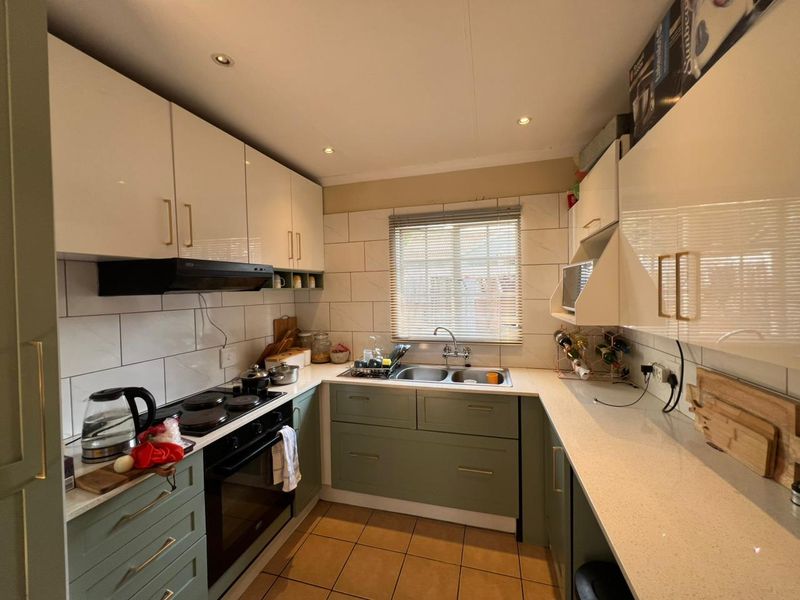 Beautiful 2-Bedroom, 2-Bathroom Townhouse for Sale in Amandasig, Akasia - Photo 2