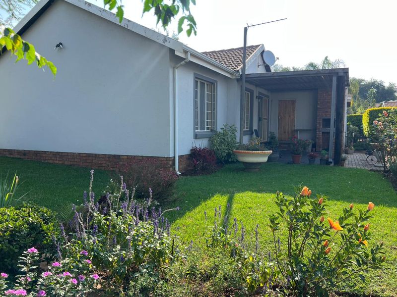 Beautiful 2-Bedroom, 2-Bathroom Townhouse for Sale in Amandasig, Akasia - Photo 10