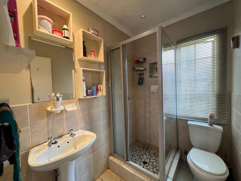 Beautiful 2-Bedroom, 2-Bathroom Townhouse for Sale in Amandasig, Akasia - Photo 7