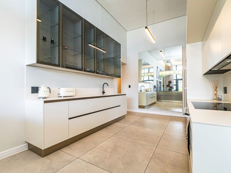 Exclusive Signature 6-Bedroom Villa with Lagoon Views - Photo 7