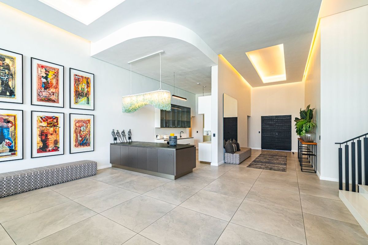 Exclusive Signature 6-Bedroom Villa with Lagoon Views - Photo 2