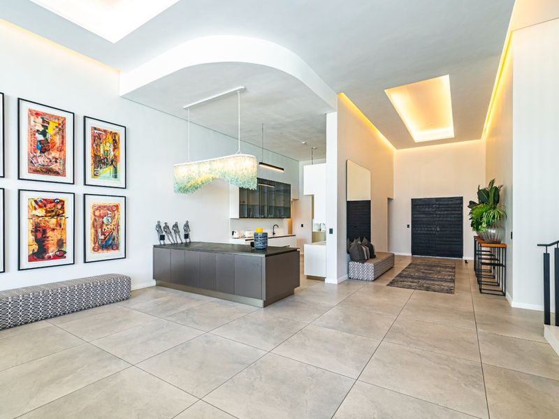 Exclusive Signature 6-Bedroom Villa with Lagoon Views - Photo 2