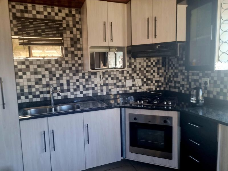 Charming and Well Maintained - Move in Ready... - Photo 2