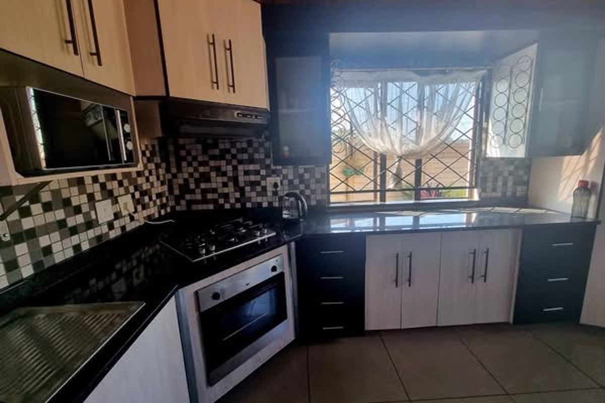 Charming and Well Maintained - Move in Ready... - Photo 5