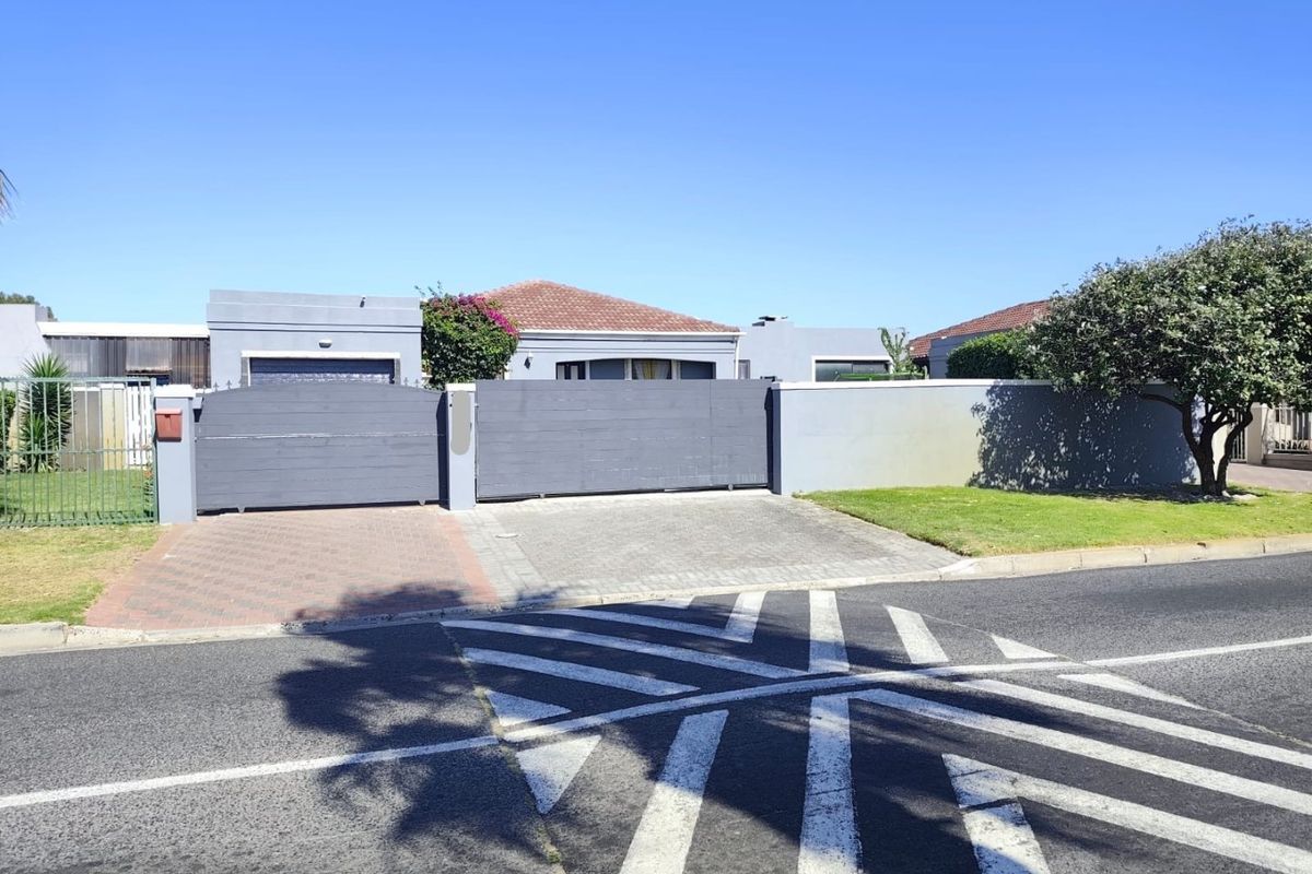 Prime 3-Bedroom Home in Prestigious Allenby Drive - Photo 4