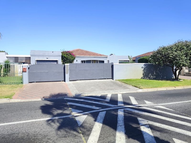 Prime 3-Bedroom Home in Prestigious Allenby Drive - Photo 4