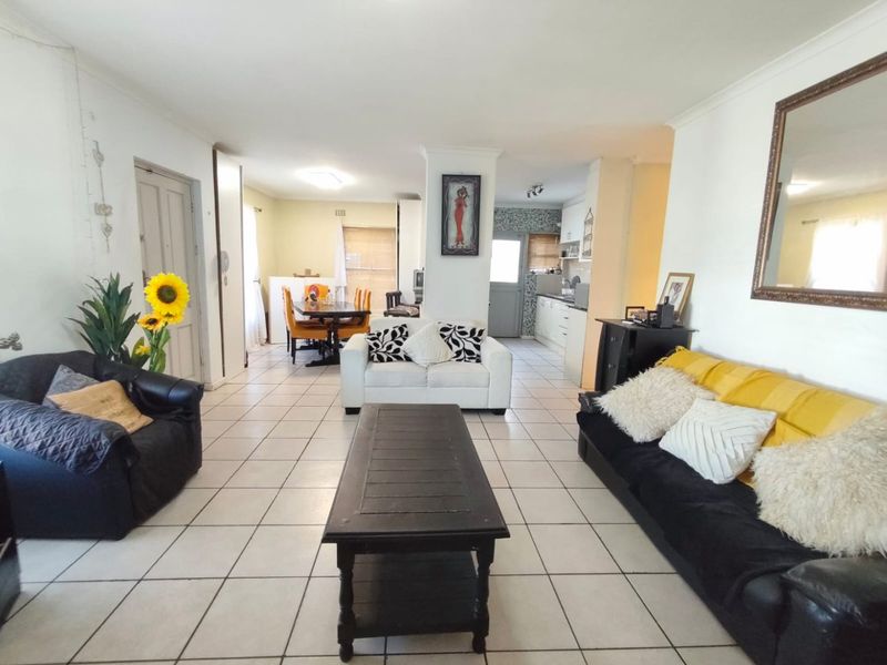 Prime 3-Bedroom Home in Prestigious Allenby Drive - Photo 10