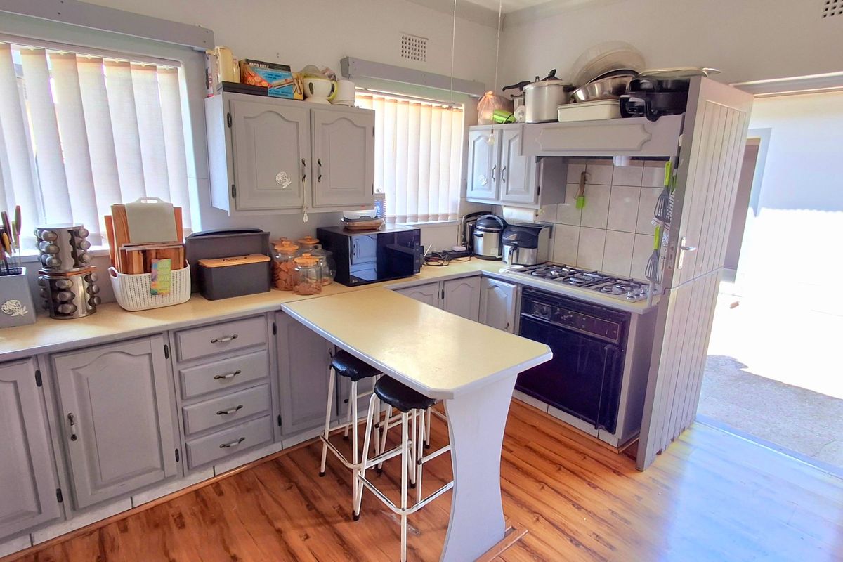 Conveniently Located 3-Bedroom Property for Sale with Entertainment Area  - Photo 5