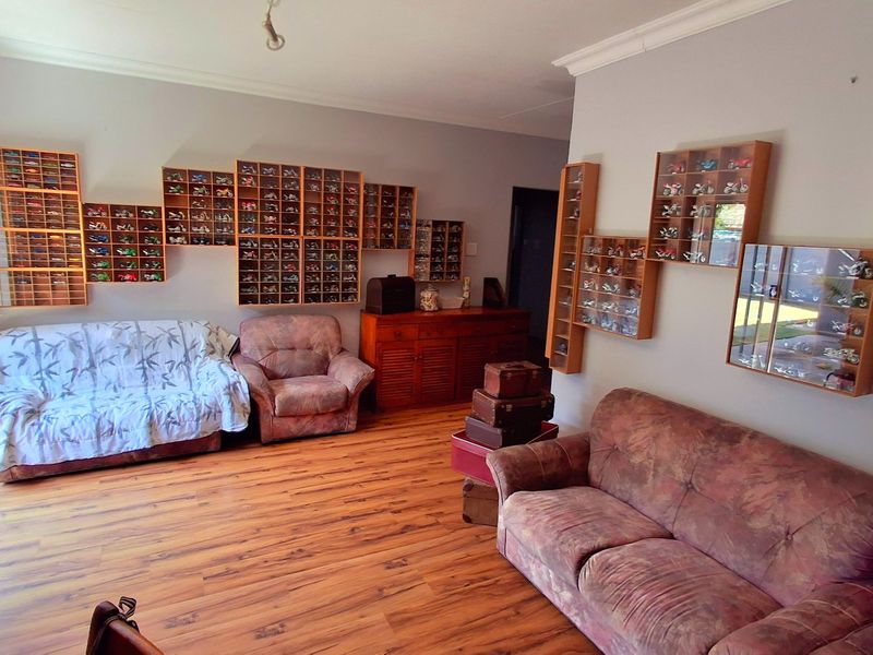 Conveniently Located 3-Bedroom Property for Sale with Entertainment Area  - Photo 4