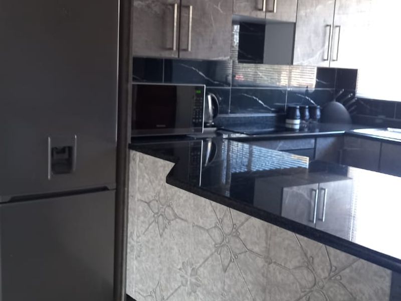 Renovated 2 Bedroom Apartment for sale in Mitserie Park, Westonaria - Photo 3