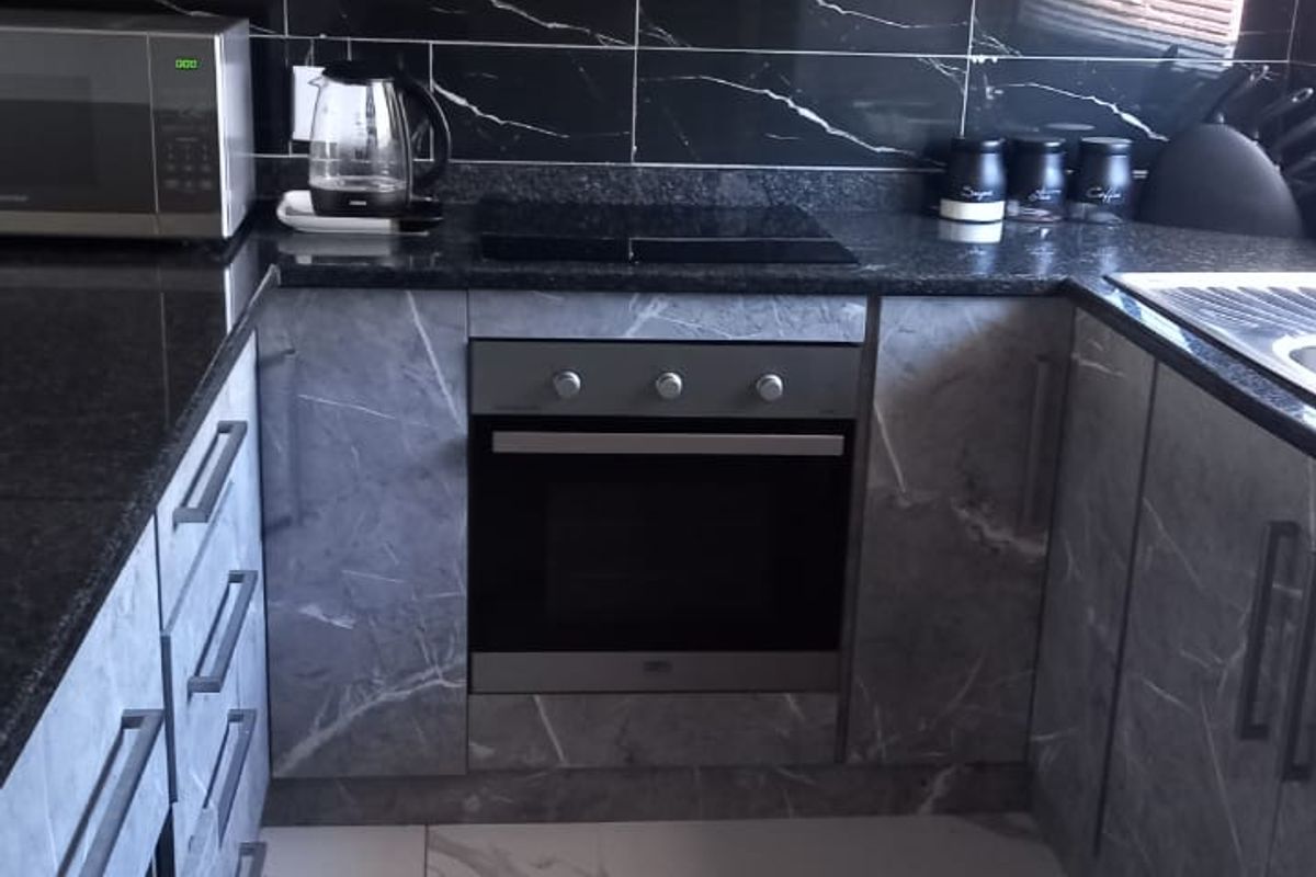 Renovated 2 Bedroom Apartment for sale in Mitserie Park, Westonaria - Photo 2