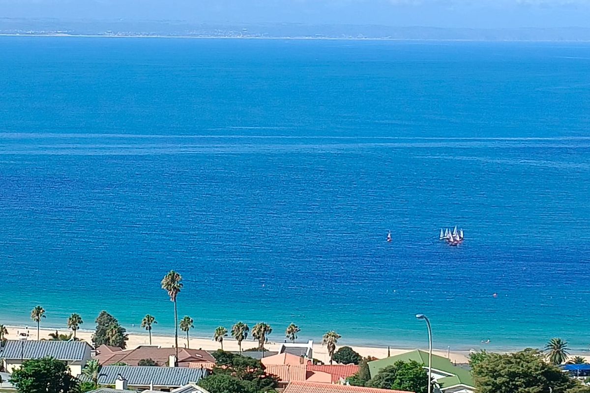 Ocean Views. Prime Location. Fully Furnished. Secure Living at Its Best. - Photo 3