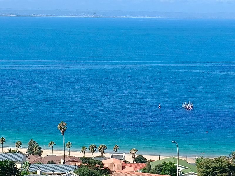 Ocean Views. Prime Location. Fully Furnished. Secure Living at Its Best. - Photo 3